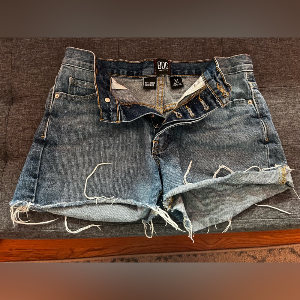 BDG Boyfriend Low-Rise Denim Shorts